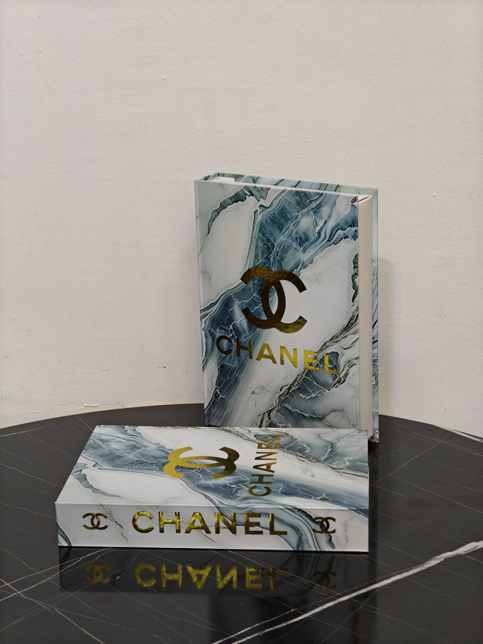 Faux livre chanel doré nv