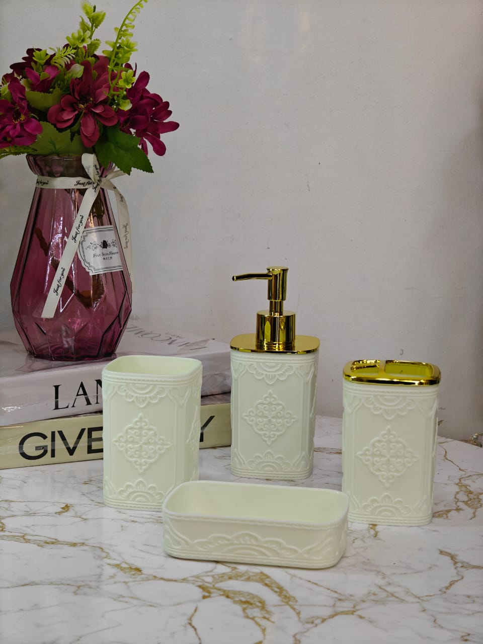 Set de bain blanc doré
