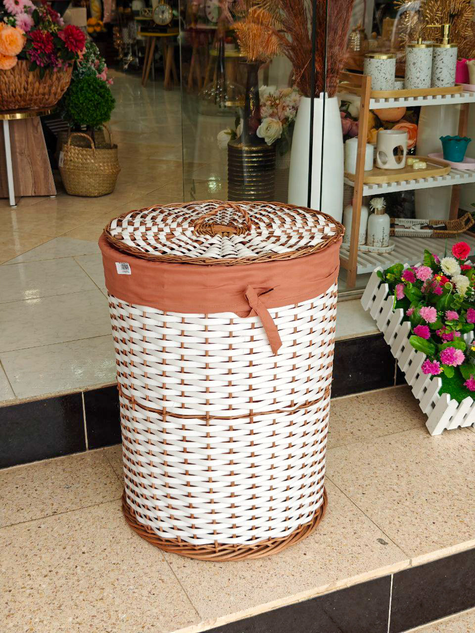 Panier a linge avec couverture