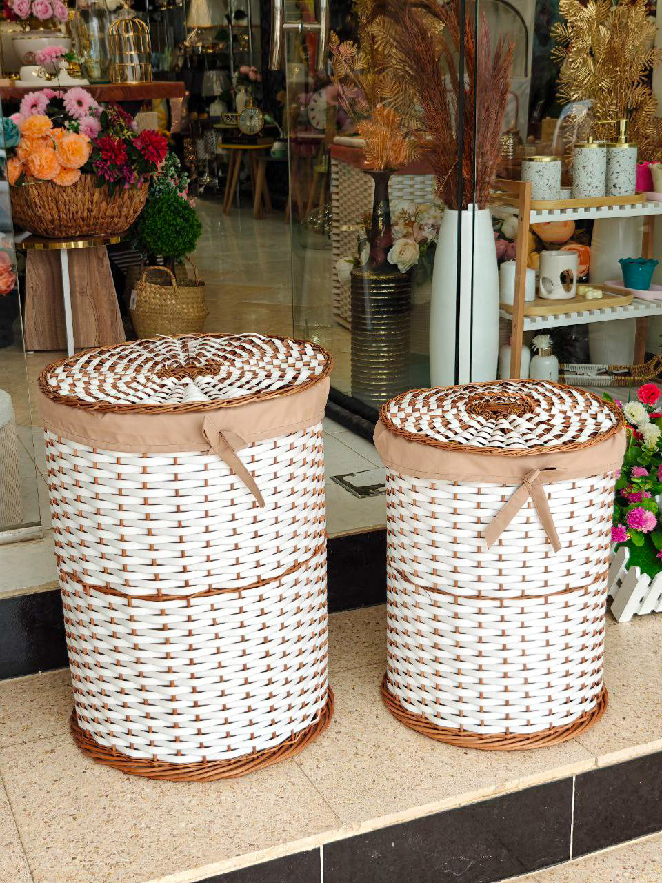 Panier a linge avec couverture