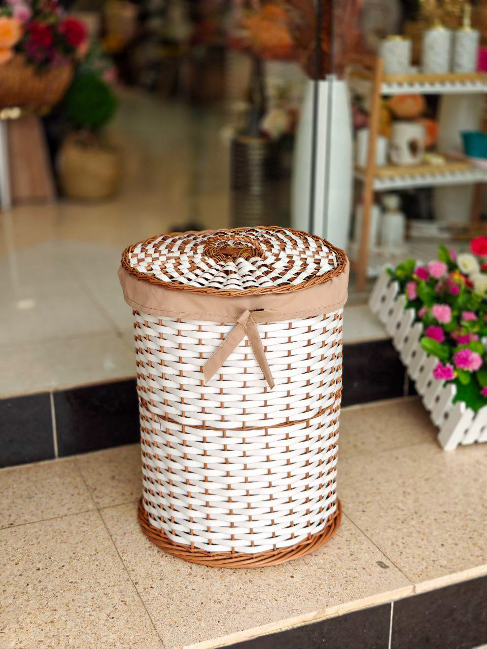 Panier a linge avec couverture