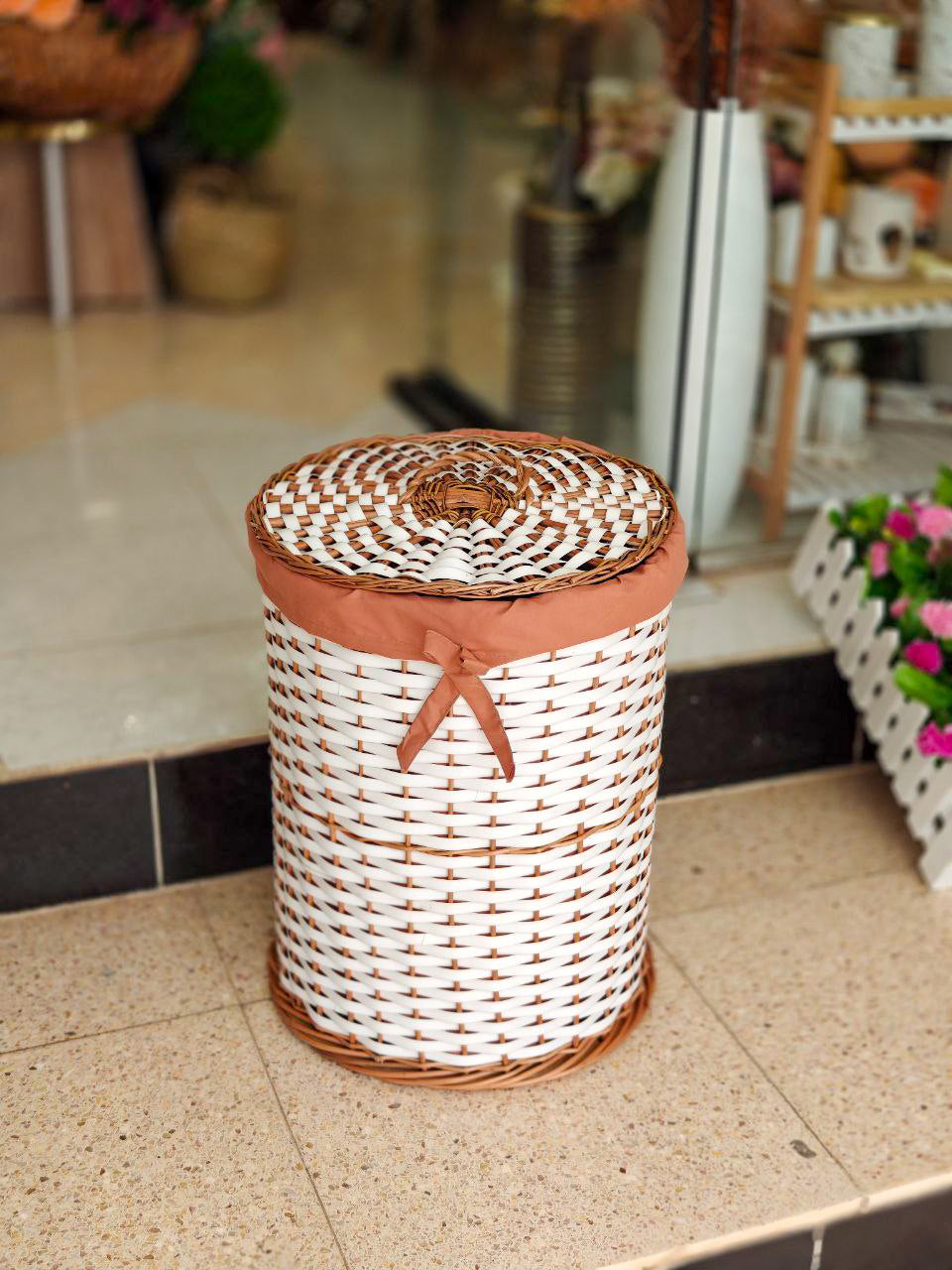 Panier a linge avec couverture