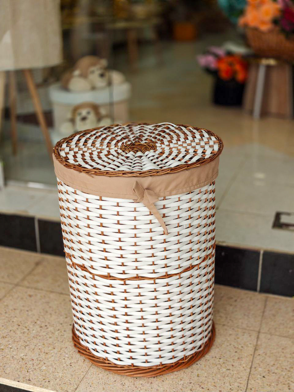 Panier a linge avec couverture