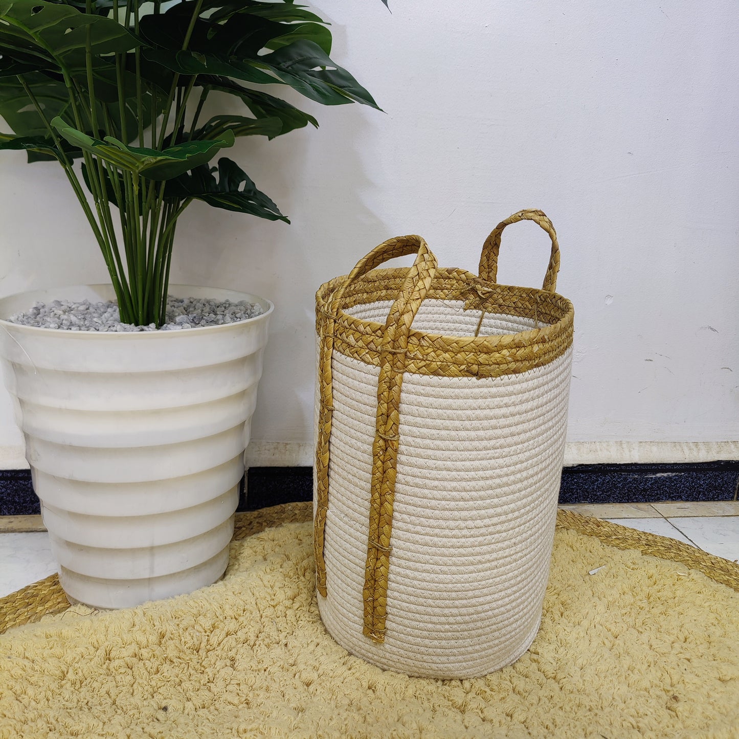 Panier blanc salle