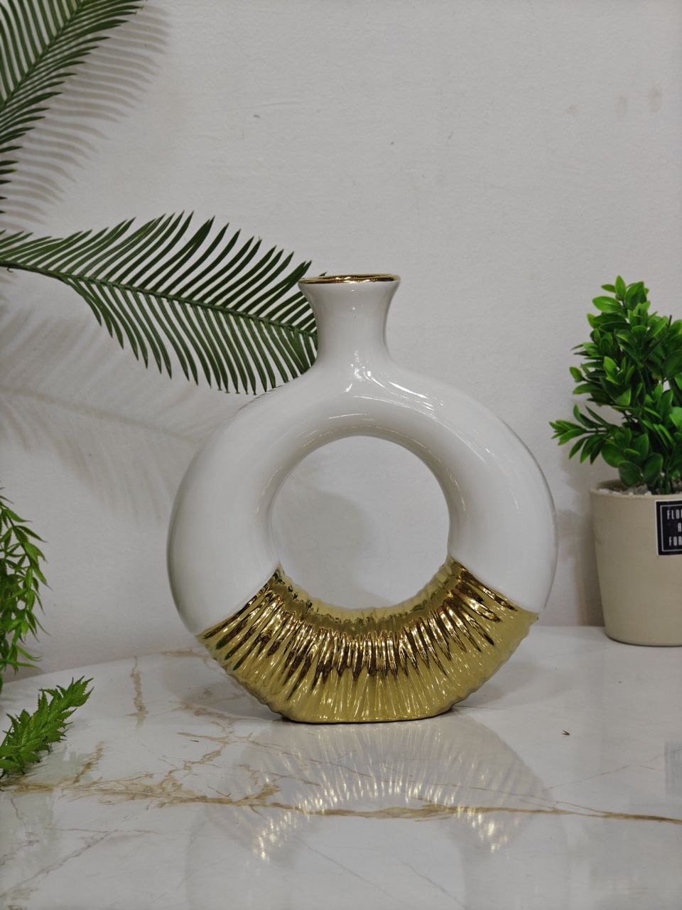 Vase donuts blanc doré