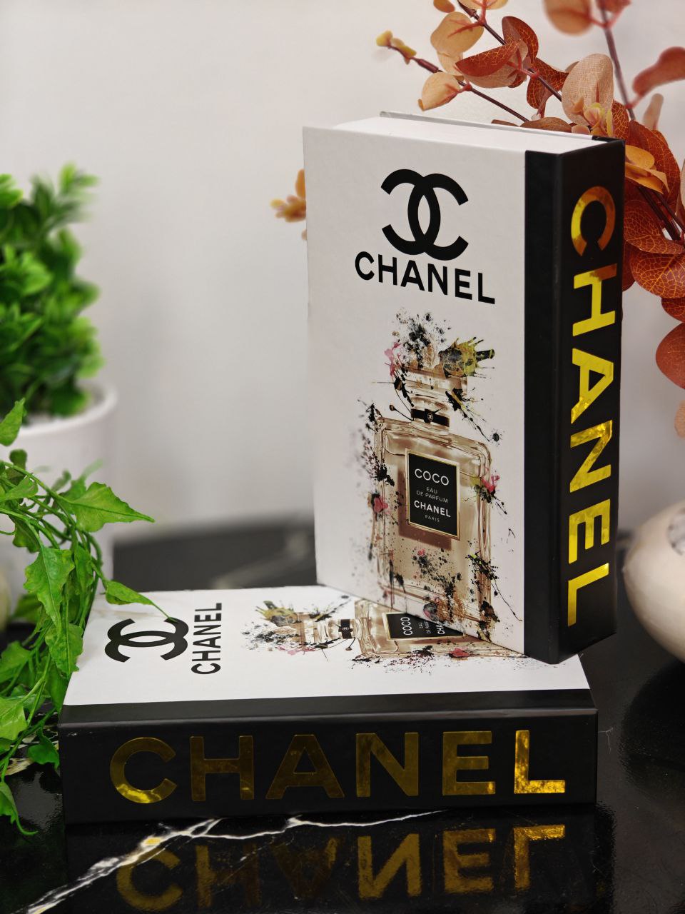 Faux livre chanel doré
