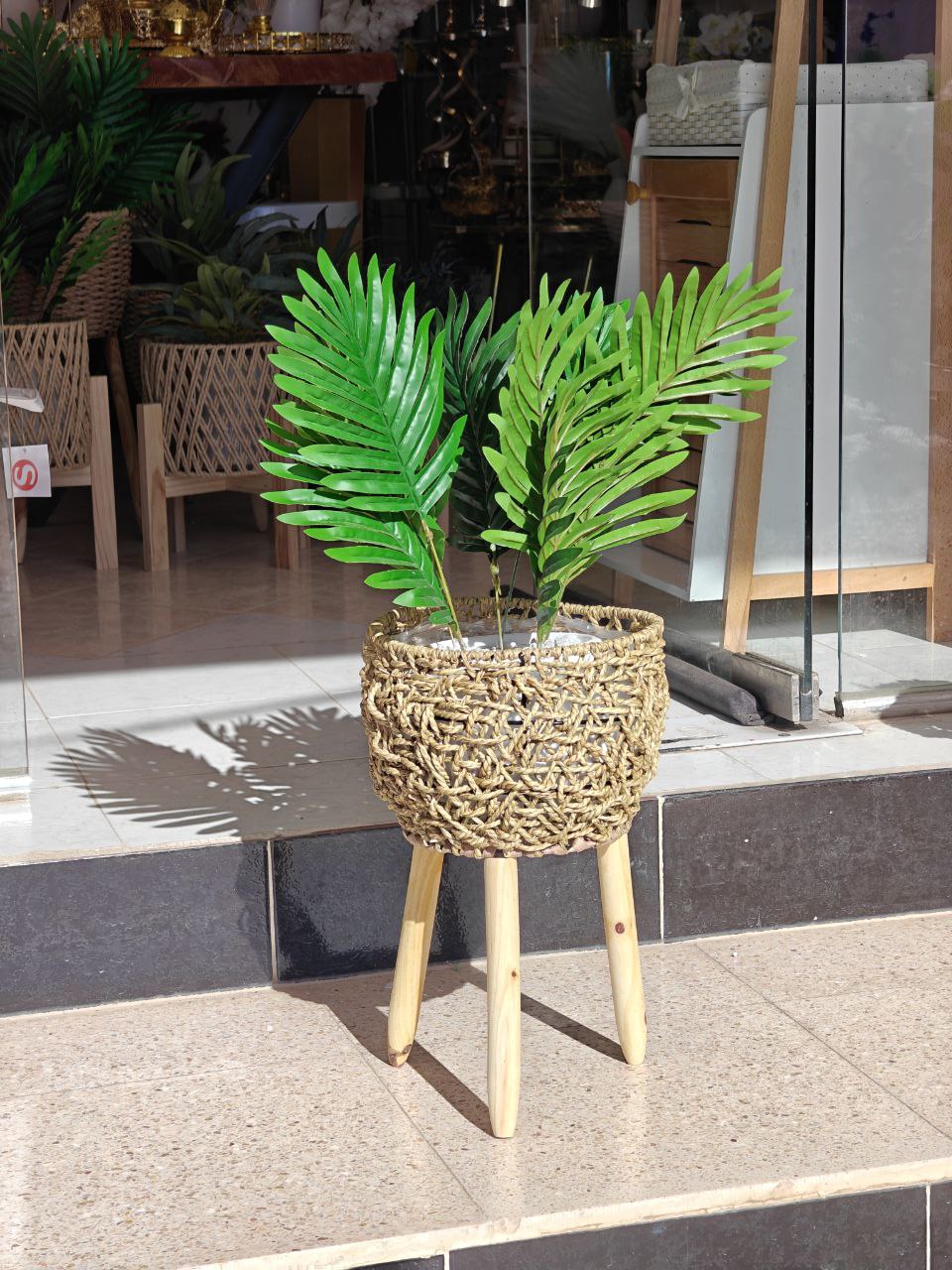 Cache pot osier pieds bois