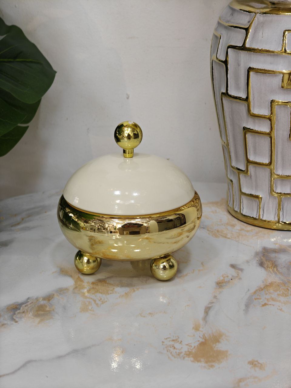 Bonbonnière base doré couverture beige