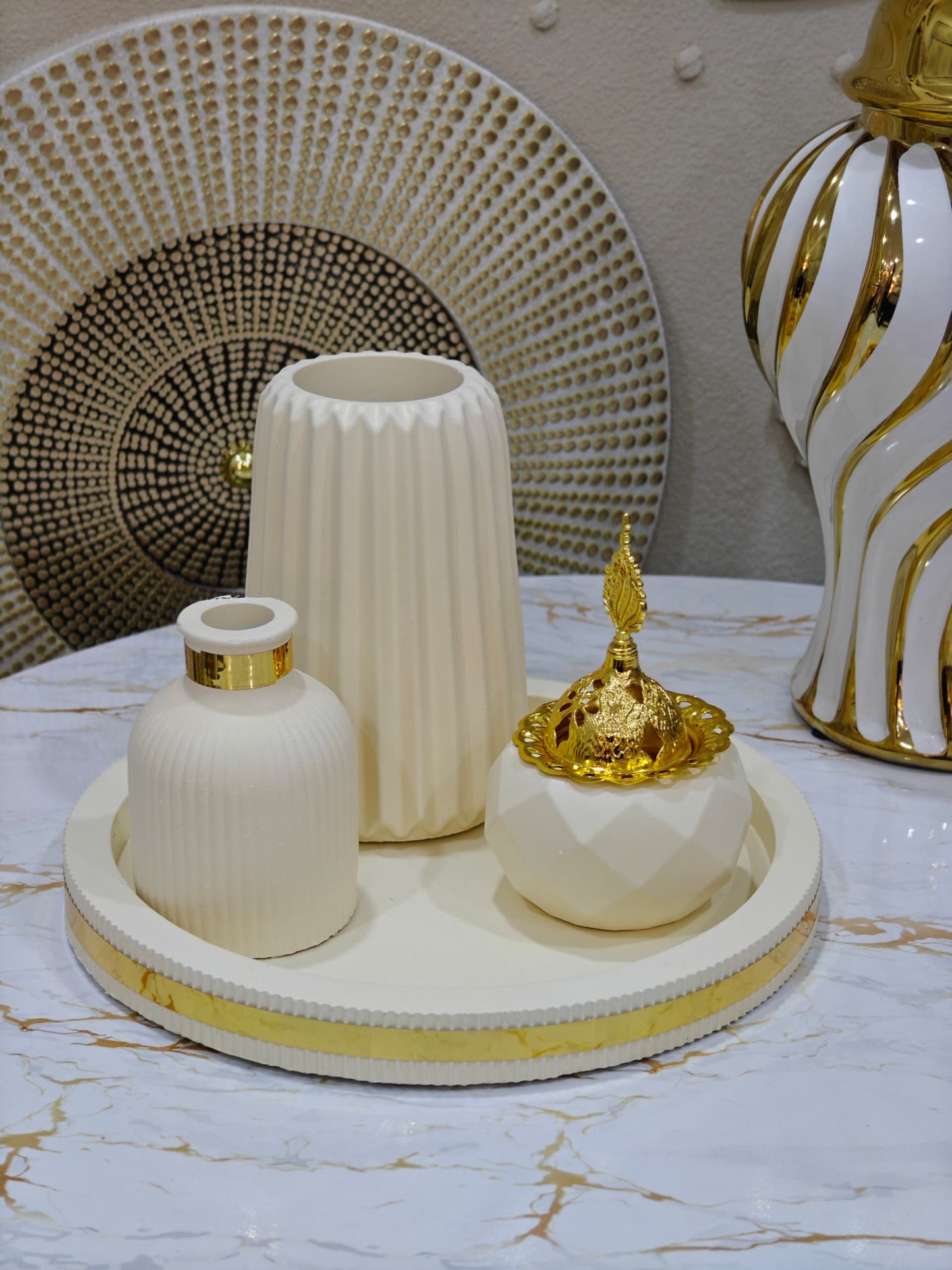 Bkahara et deux vases