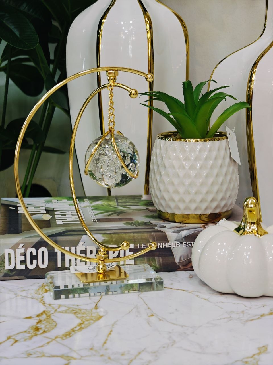 Décoration bureau doré avec boule cristal