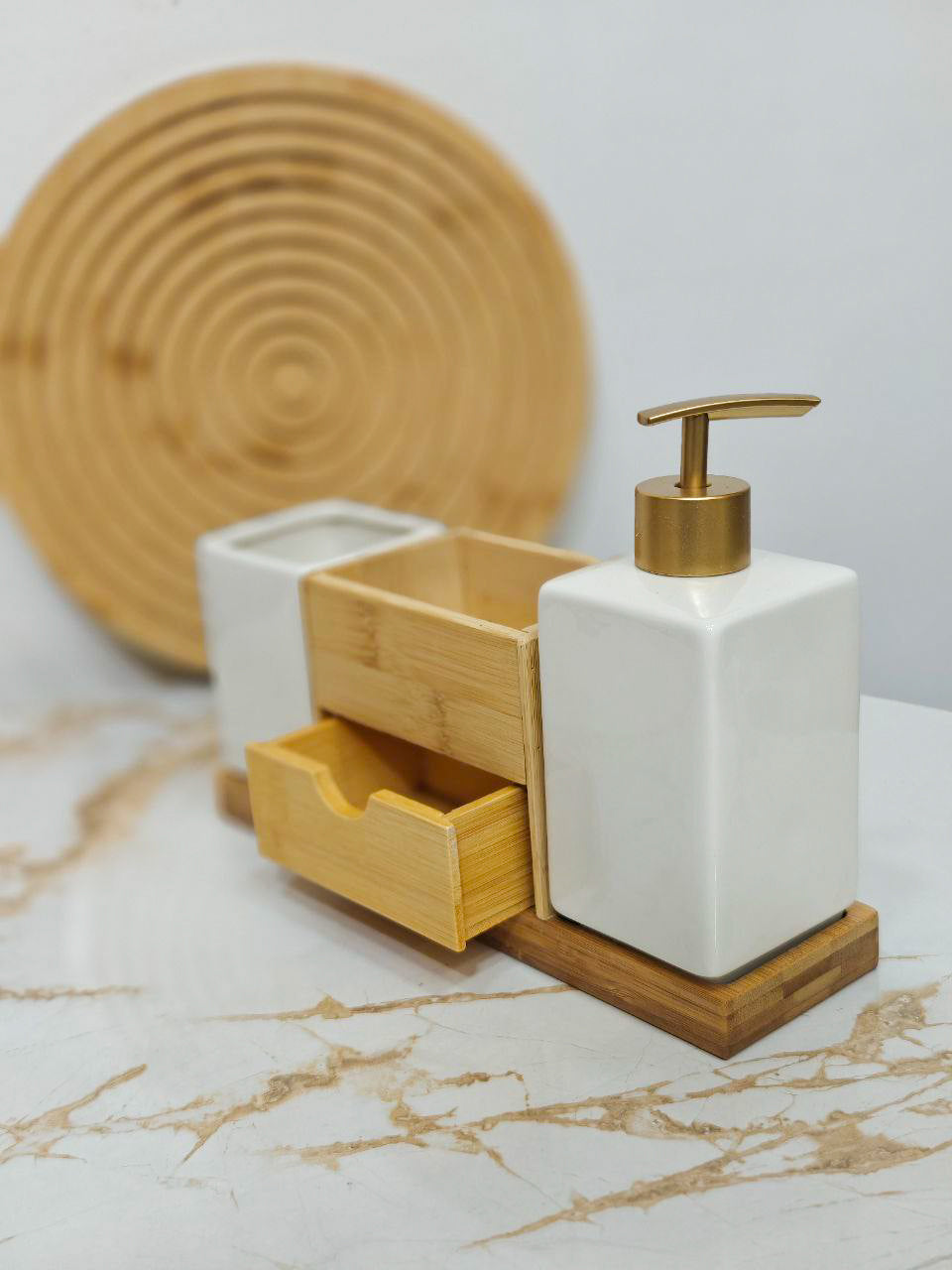 Set de bain en bois et verre