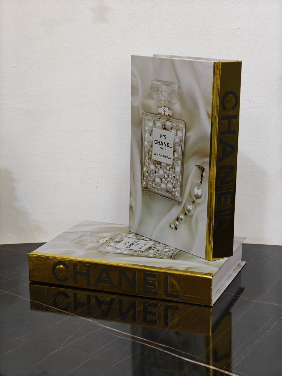 Faux livre  chanel doré