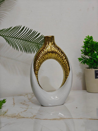 Vase doré