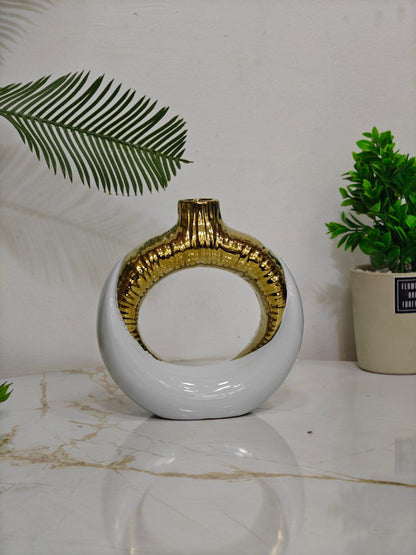 Vase doré