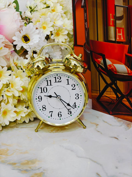 Réveil doré moyen modèle