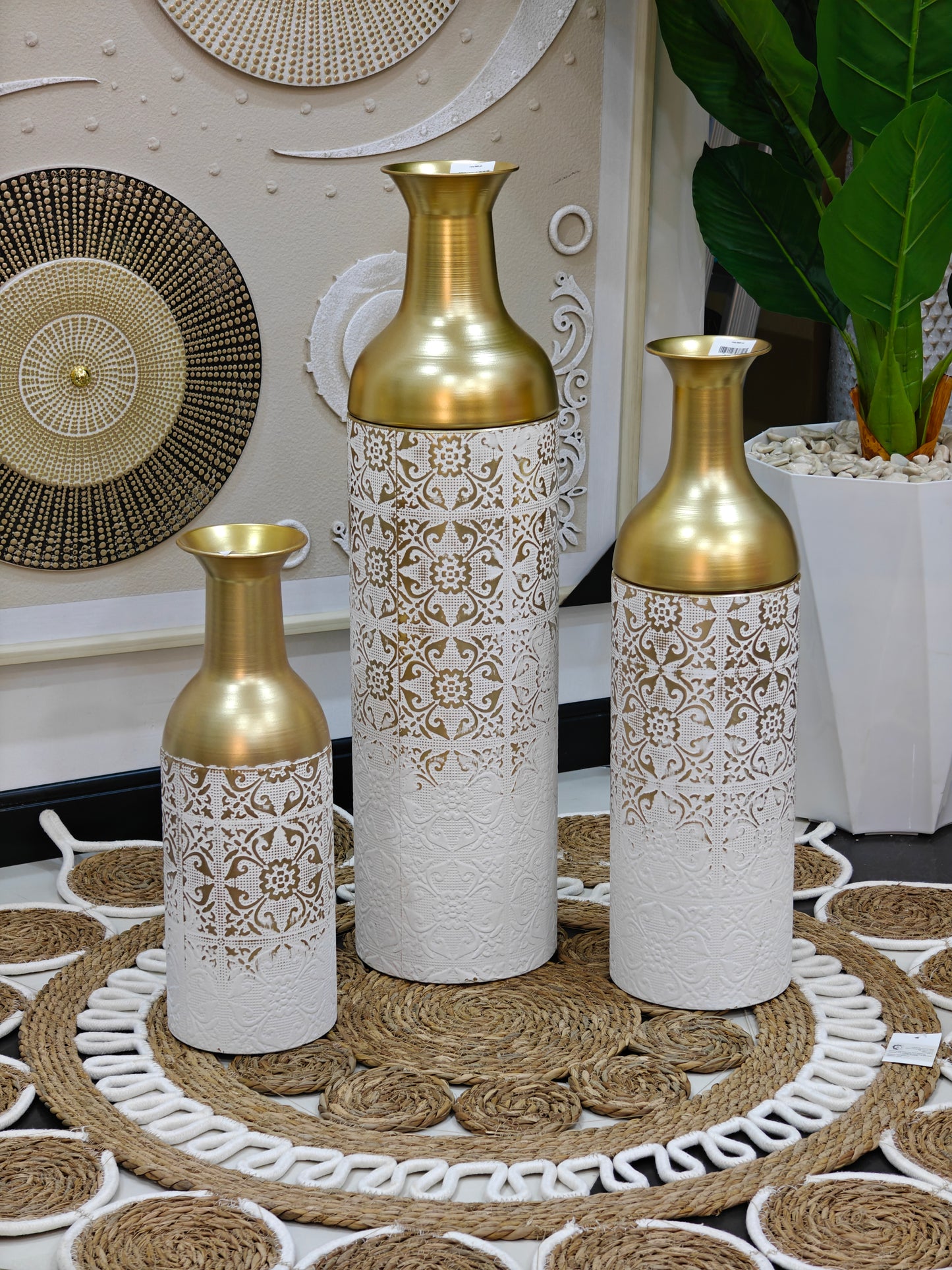 Vase métal blanc doré