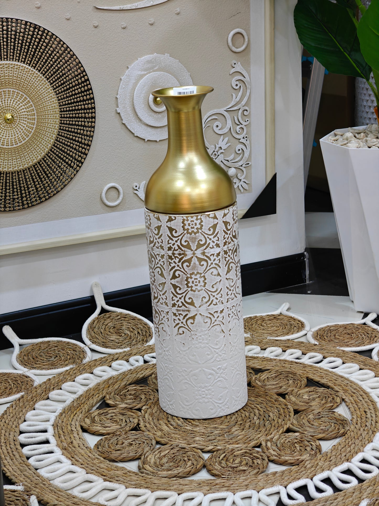 Vase métal blanc doré