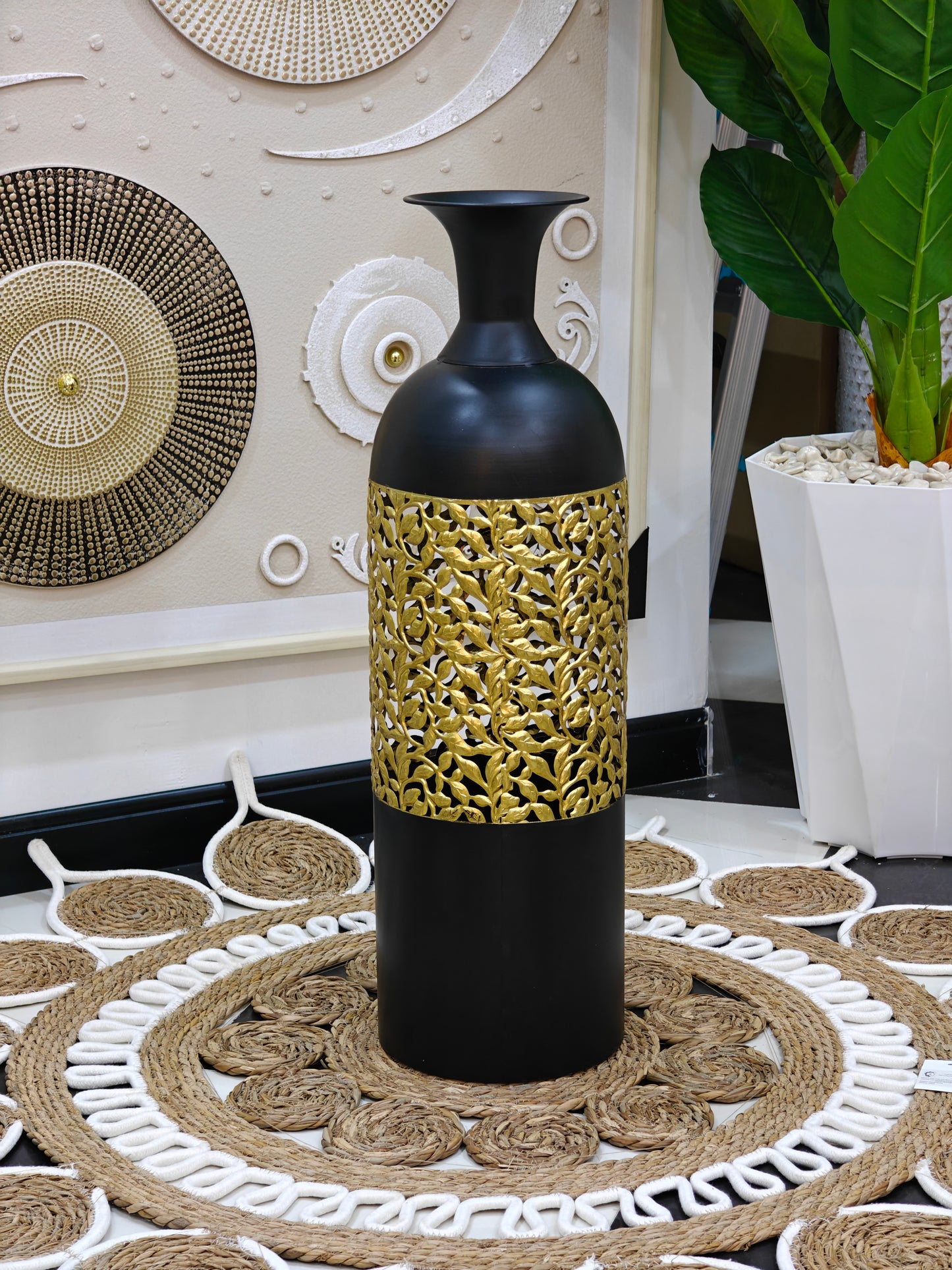 Vase metal noir doré