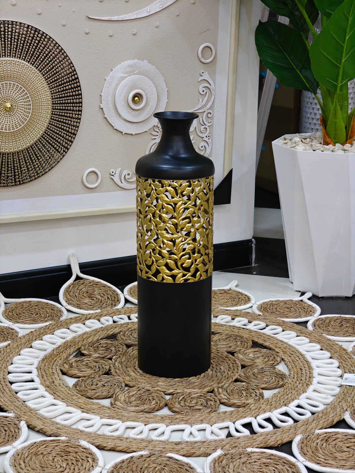 Vase metal noir doré