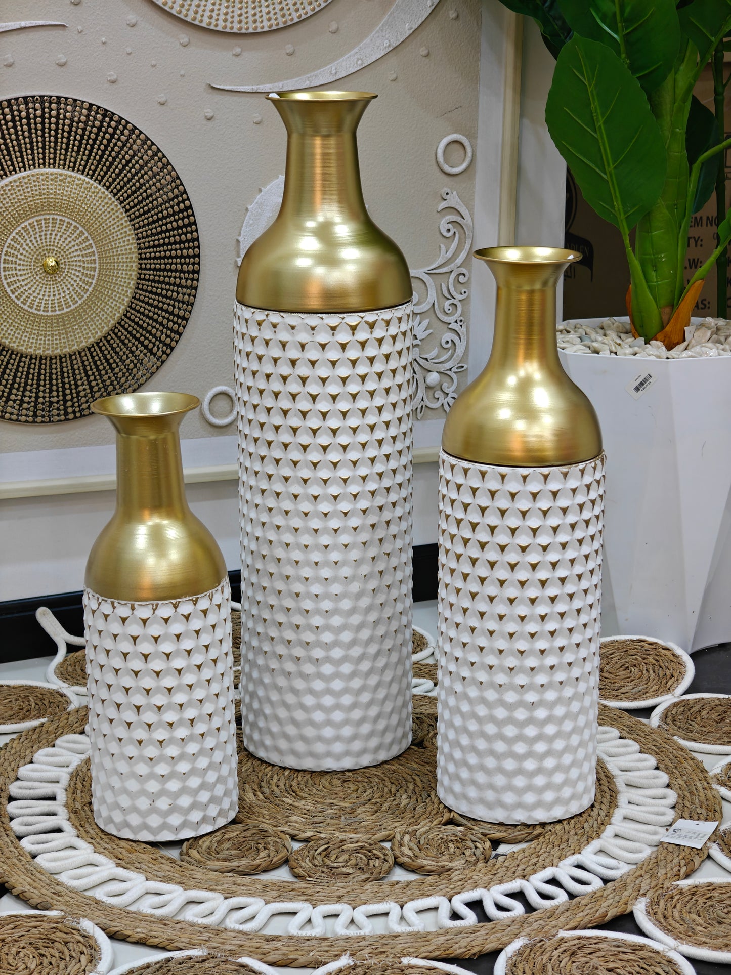 Vase métallique blanc doré