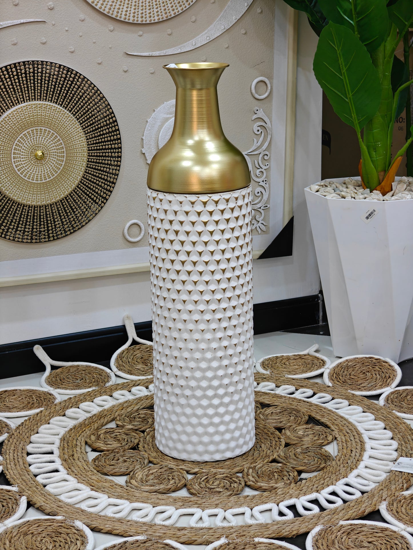 Vase métallique blanc doré