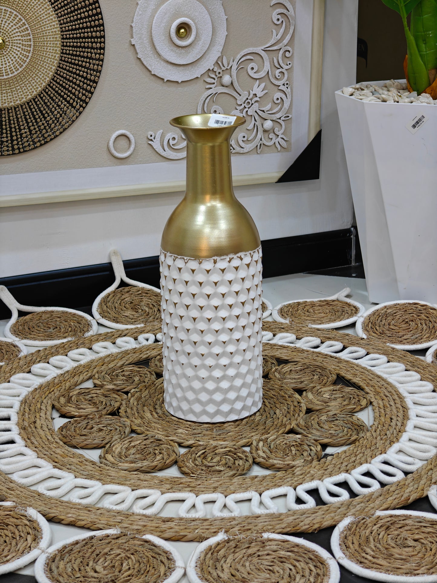 Vase métallique blanc doré
