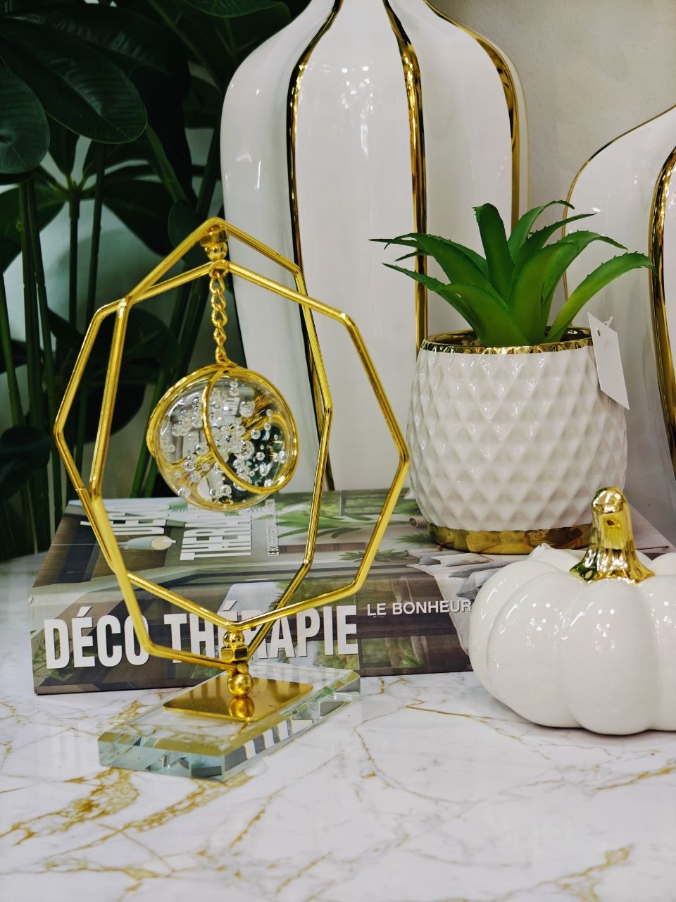 Décoration bureau doré avec boule cristal