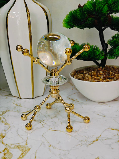 Décor doré avec boule cristal