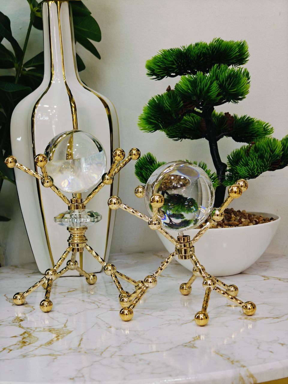 Décor doré avec boule cristal
