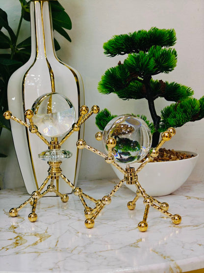 Décor doré avec boule cristal