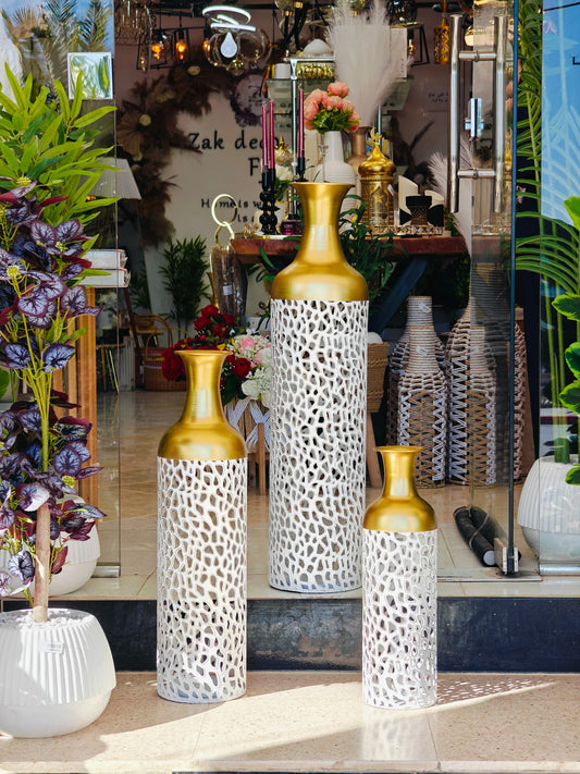 Vase blanc doré