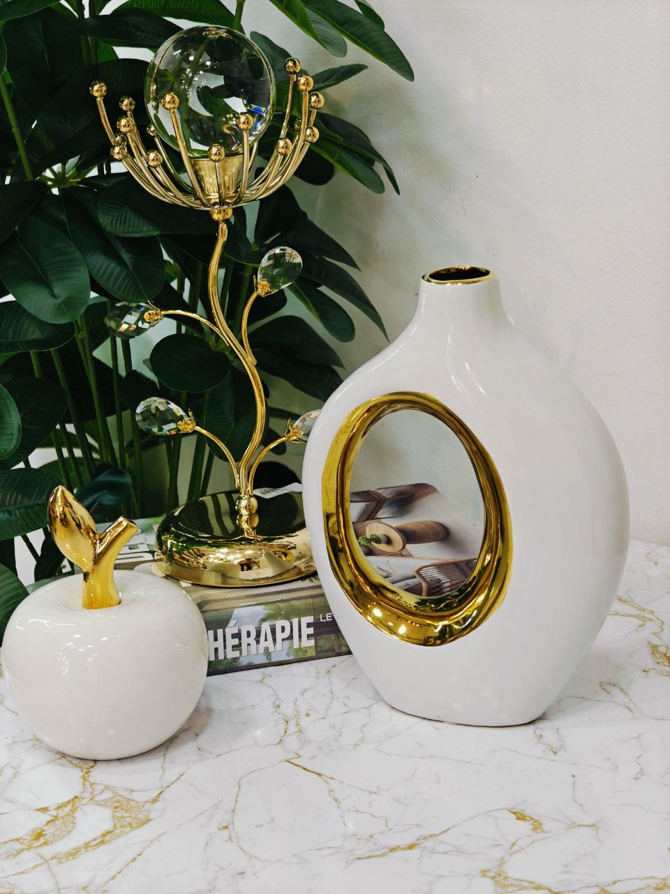 Vase ovale blanc doré m1