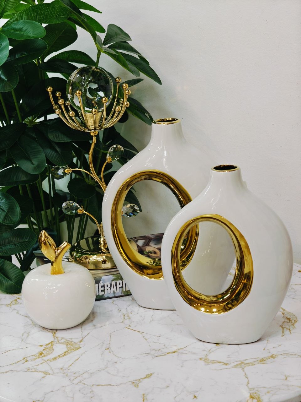 Vase ovale blanc doré m1