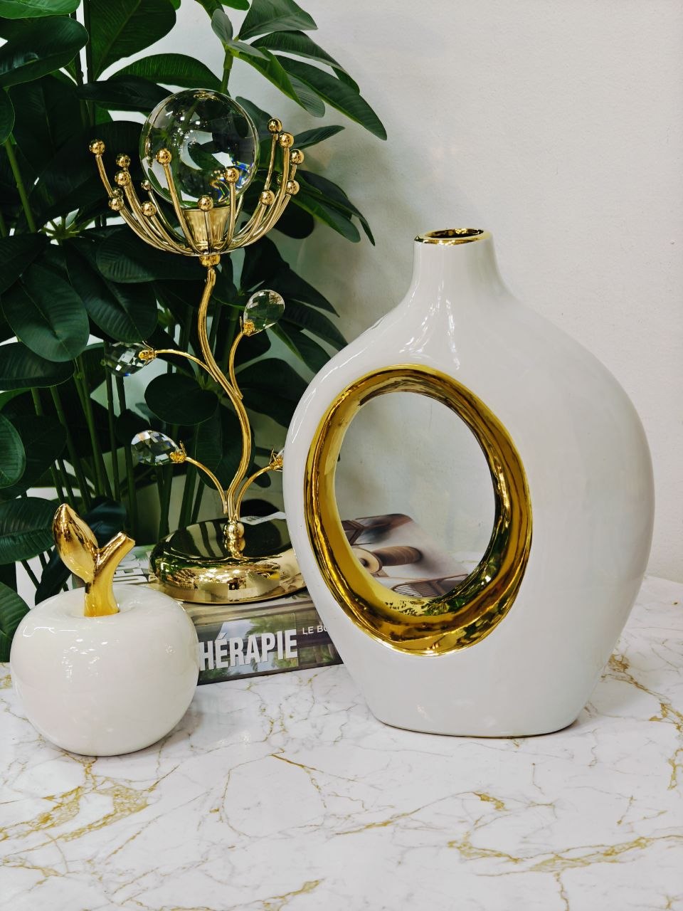 Vase ovale blanc doré m1