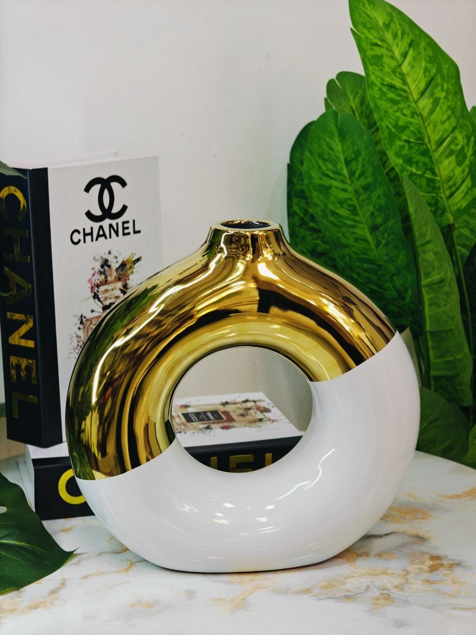 Vase donut doré blanc